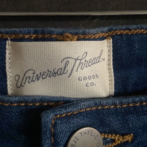 Universal Thread Women's Mid-Rise Skinny Jeans - Picture 3 of 10